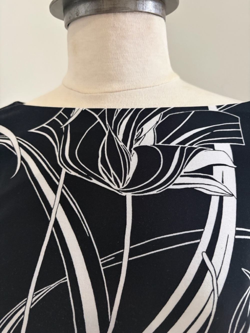 Anne Klein Black and White Floral Midi Dress with Draped Side - Picture 7 of 11
